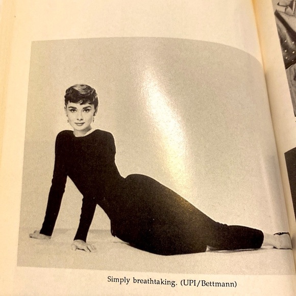 AUDREY HEPBURN  - AN INTIMATE PORTRAIT by DIANA MAYCHICK - Picture 4 of 5